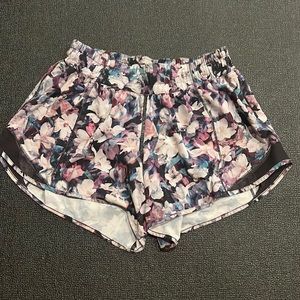 Lululemon size 6(4 inch) hottie hot shorts